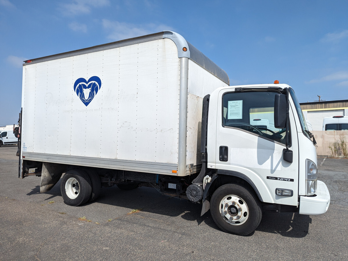 Owner 2016 Isuzu NPR  14FT Box Truck With Liftgate 144585 Miles 6.0L V8