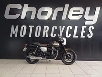 2022 Kawasaki W800  cruiser retro classic with 7152 miles grey fantastic