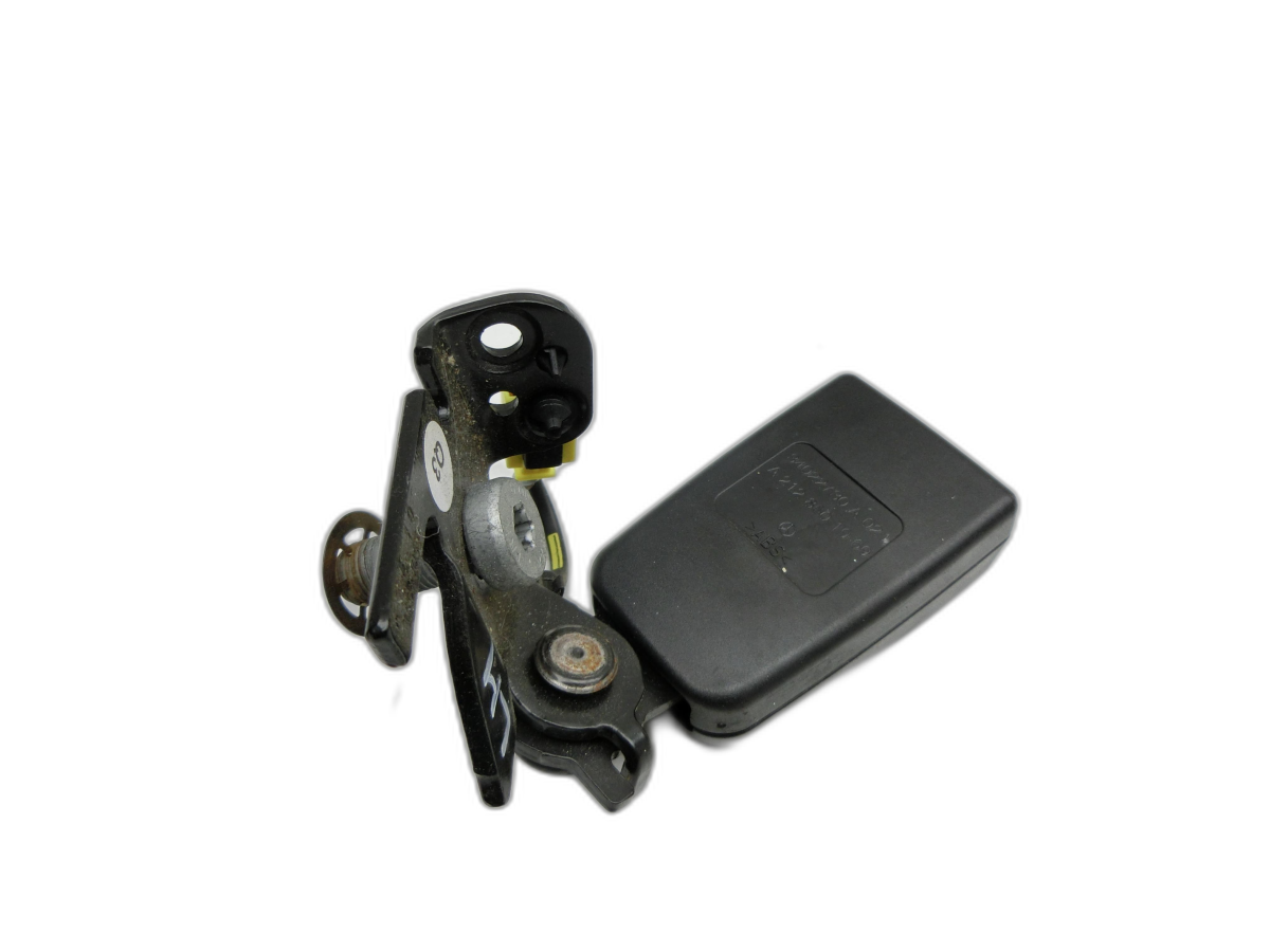 Mercedes C218 CLS 350 11-14 Coupe Gurtschloss Links Hinten  - Bild 1