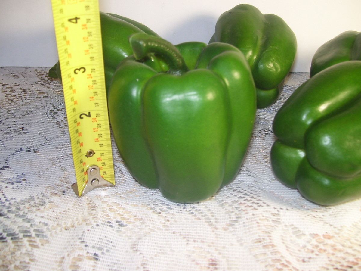 Artificial Plastic Decor Set of 5 Green Bell Peppers