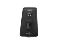 VW Passat 3G 14-19 TFSI 1,8 131KW Aux Adapter USB VW Passat 3G 14-19 11.04.2016 5G0035222 gebraucht Vorschau 1