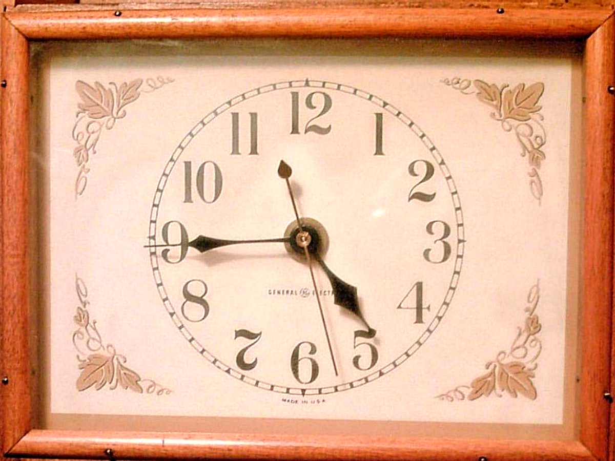 VTG! Beautiful GE GENERAL ELECTRIC WOODEN WALL CLOCK w-Storage Drawers 9
