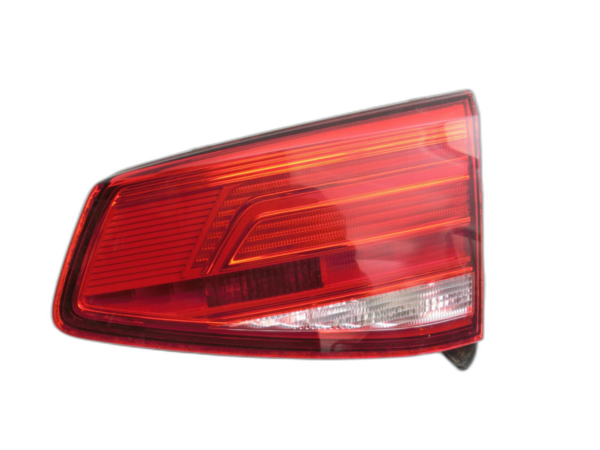 VW Passat B8 3G 14-19 Kombi Rückleuchte Heckleuchte für Klappe Rechts  - Bild 1