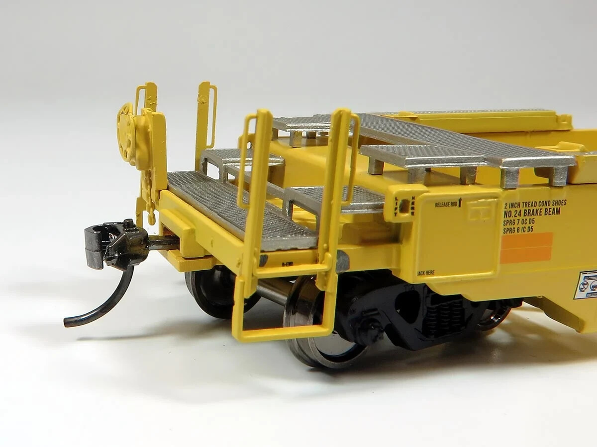 Rapido ~ HO Scale ~ 53' Husky-Stack Well Car TTX ~ On Track For A Cure ~ 401054