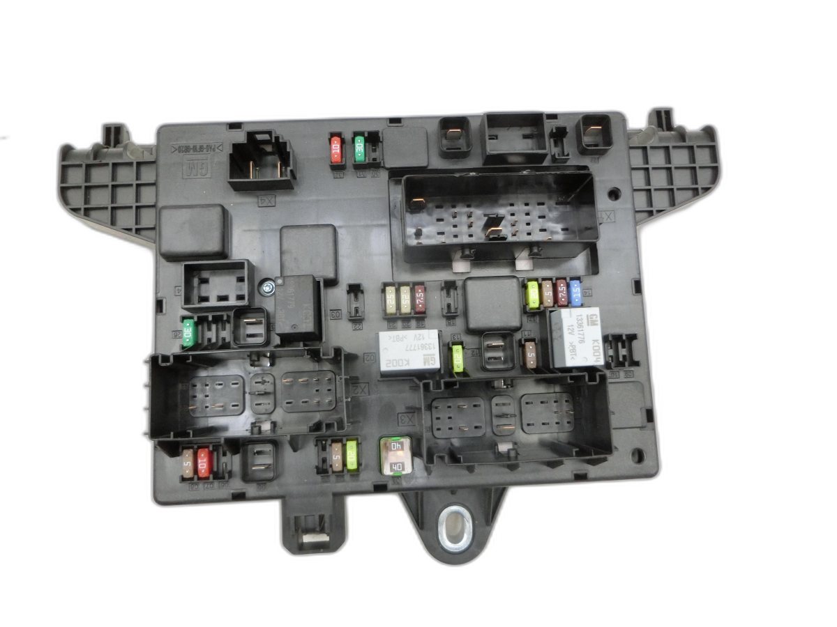 Opel Astra J 09-12 1,4 103KW Sicherungskasten Zentralelektrik  - Bild 1