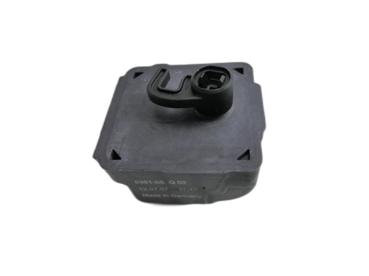 Mercedes W204 C320 07-14 Tankdeckel Stellmotor Tankklappenmotor  - Bild 1