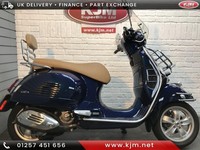 PIAGGIO VESPA GTS 300 E5, 2022/72, 1597 MILES IN BLUE