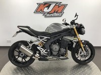 TRIUMPH SPEED TRIPLE RS 1200, 2022/22, JUST 3,181 MILES COVERED WITH FSH