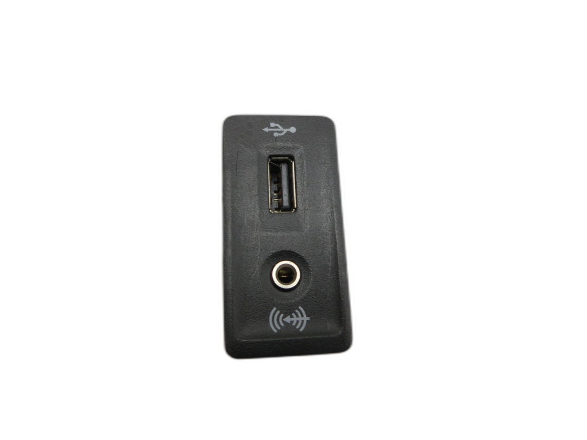 VW Golf 7 VII 5G 12-17 TDI 2,0 110KW Aux Adapter USB Buchse  - Bild 1