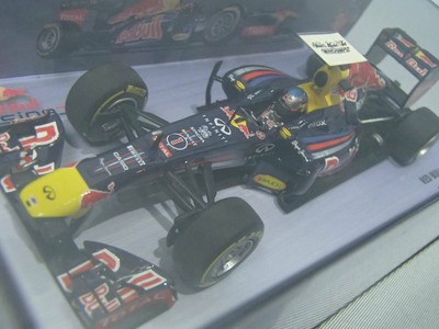Mini Champs 1/43 Red Bull Racing Renault Rb8 1S. Vettel 2012 Show Car 410120071