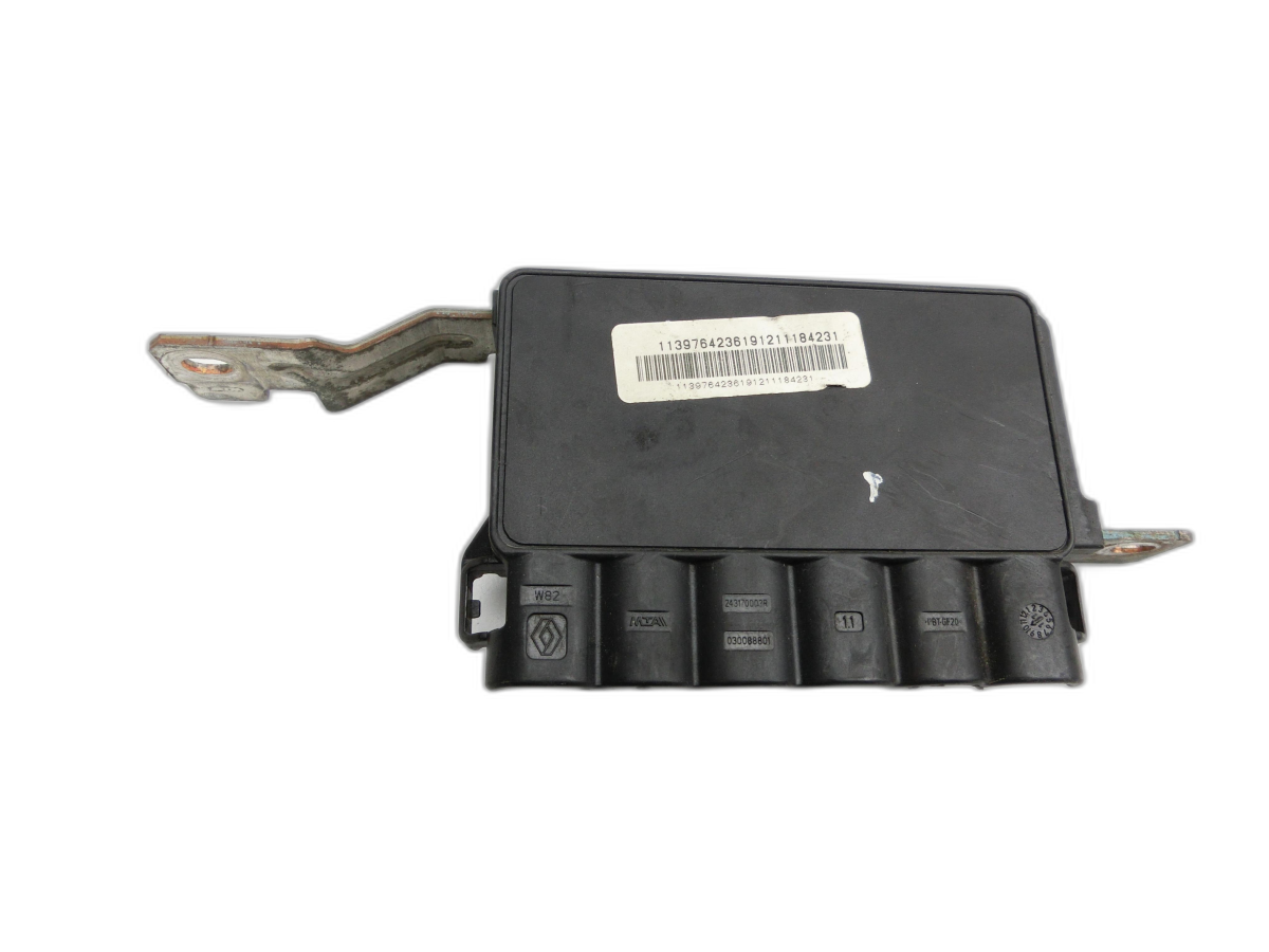 Renault Megane III 08-12 Relais Sicherungen Batteriestützpunkt Verteilerpunkt  - Bild 1