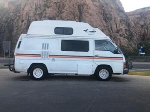 Nissan urvan 1988