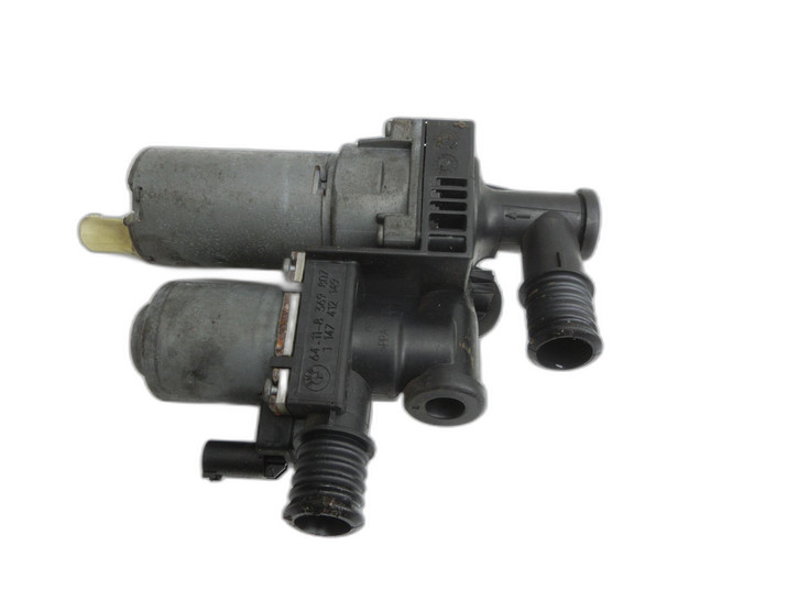 BMW X3 E83 04-06 2,0D 110KW Wasserventil Ventil Heizung Heizungsventil  - Bild 1