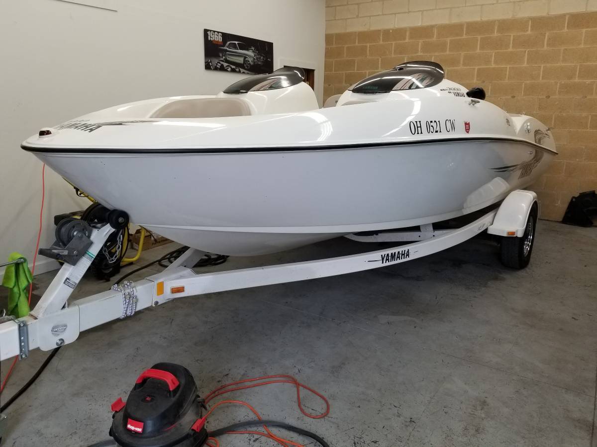 2000 YAMAHA LS2000 Twin 135HP, HO Engines. (270HP Total) Fresh Water Boat