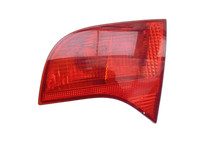 Audi A4 8E B7 04-08 Kombi Rückleuchte Heckleuchte für Klappe Innen Rechts Audi A4 8E B7 04-08 12.07.2006 8E9945094A... Vorschau 1