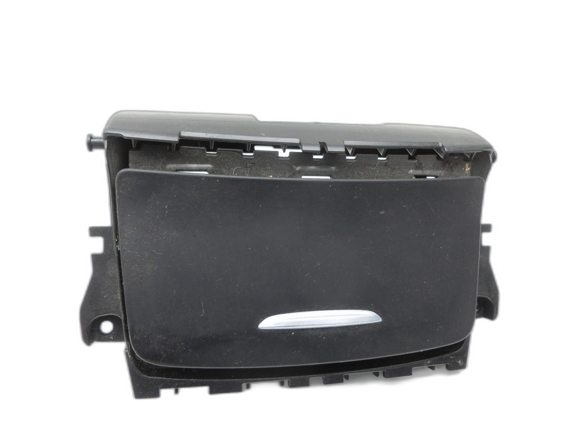 Mercedes W176 A180 12-15 Aschenbecher Ascher  - Bild 1