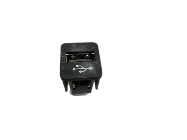 BMW G21 320dx 3er 19-22 USB Buchse Schnittstelle Anschluss Audio Port BMW G21 320dx 3er 19-22 17.09.2020 9229294... Bild 1