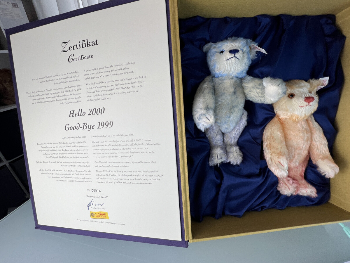 Steiff Animal 670367 Hello 2000 Good Bye 1999 Teddy Bears
