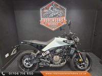 2025 74 Reg Husqvarna Vitpilen 401 i white with only 24 miles