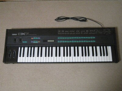 USED Yamaha DX 7 Keyboard Synthesizer 