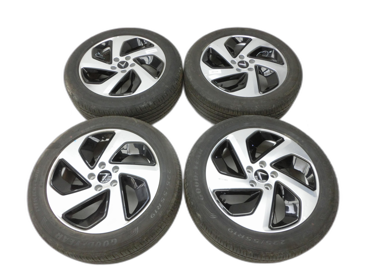 Vinfast VF8 4 x Kompletträder Aluminiumfelge Sommerreifen 225/55R19 5X120  - Bild 1