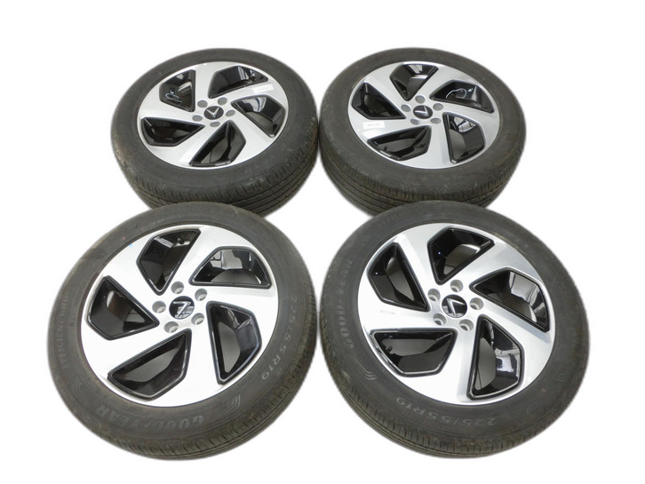 Vinfast VF8 4 x Kompletträder Aluminiumfelge Sommerreifen 225/55R19 5X120  - Bild 1