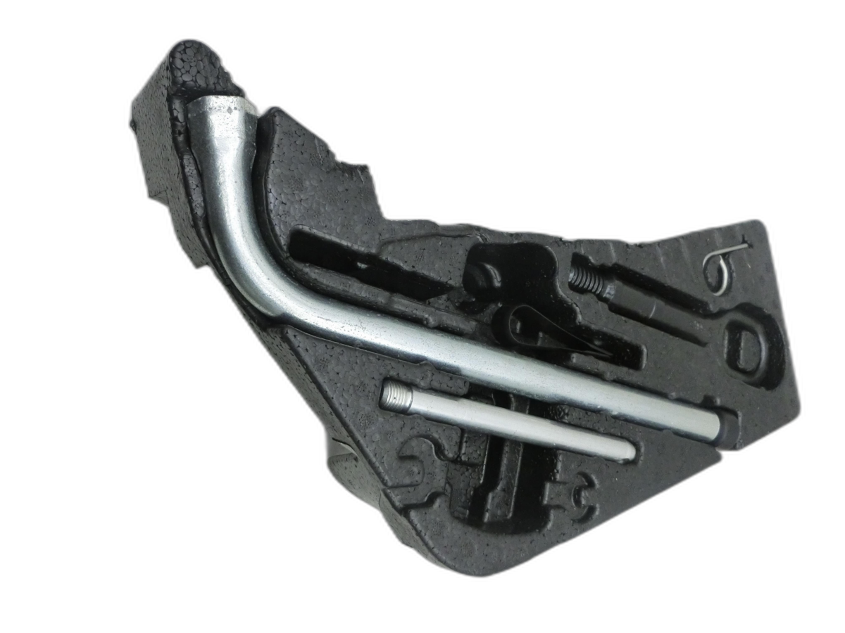 Audi Q7 4L 09-12 Original Werkzeug Abschleppöse in Schale  - Bild 1