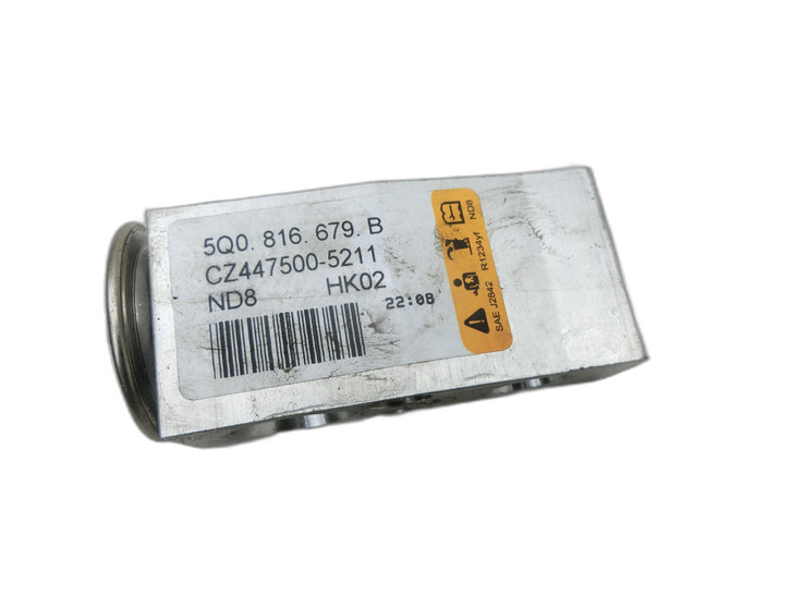 VW Passat 3G B8 14-19 Expansionsventil für Klima VW Passat 3G B8 14-19 07.11.2017 5Q0816679B CZ447500-5211 gebraucht Bild 1