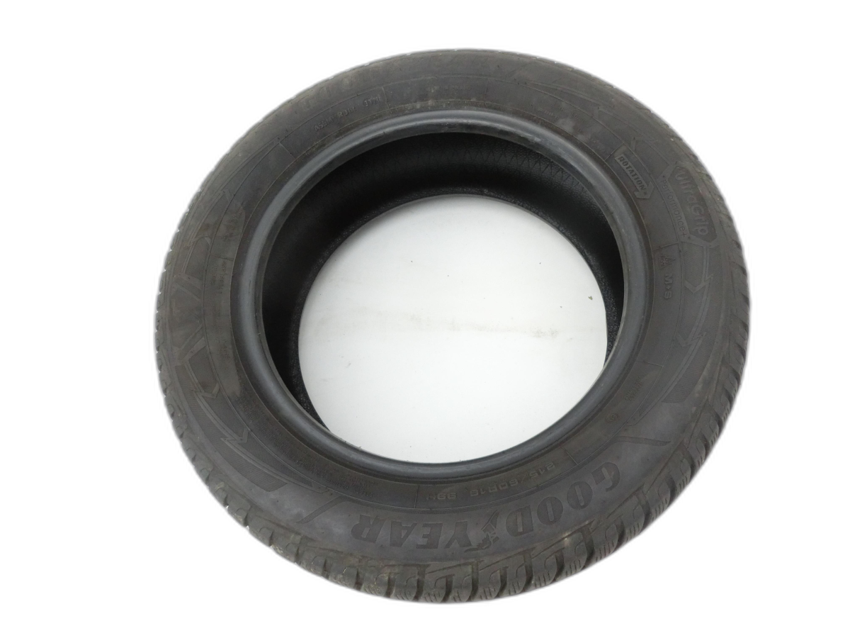 Ford Focus III 14-18 1x Reifen Winterreifen Goodyear 215/60R16 99H 5.4mm  - Bild 1