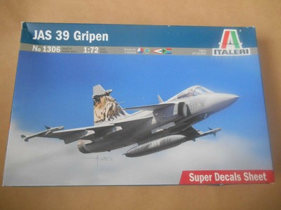 Nationwide Uniform Included 1/72 Italeri Sweden Serve Jas 39 Gripen
