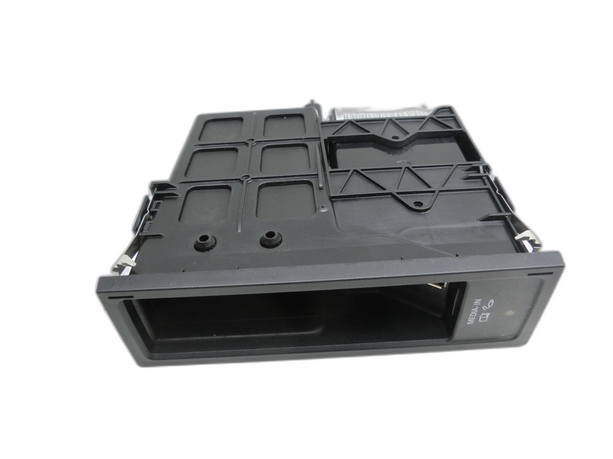 VW Touran 1T3 10-15 TDI 2,0 103KW Media In Adapter Steuergerät ECU Modul Multimedialinterfacebox  - Bild 1