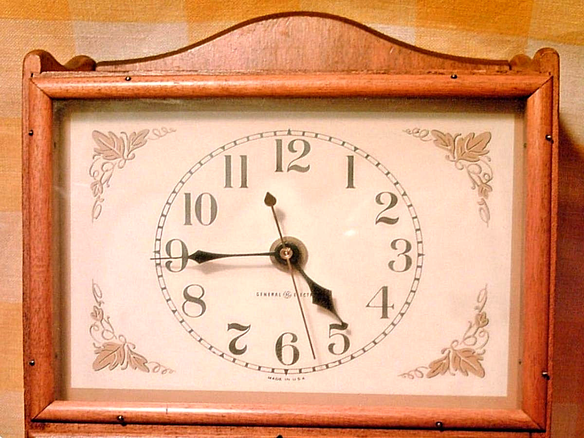 VTG! Beautiful GE GENERAL ELECTRIC WOODEN WALL CLOCK w-Storage Drawers 9