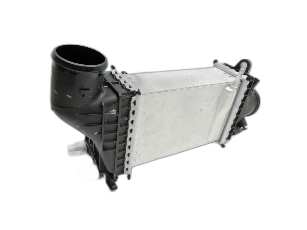 Mercedes W213 E200 16-20 2,0 135KW Ladeluftkühler Kühler  - Bild 1