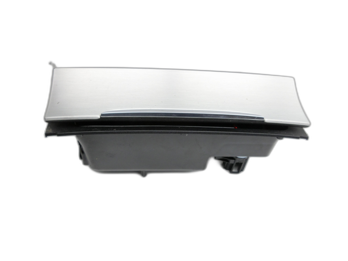VW Passat 3C B7 10-15 Aschenbecher Ascher mit Zigarettenanzünder  - Bild 1