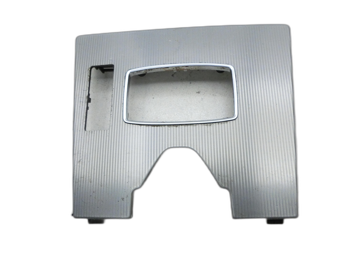 Mercedes W212 E200 13-16 Blende Einbaurahmen für Mittelkonsole  - Bild 1