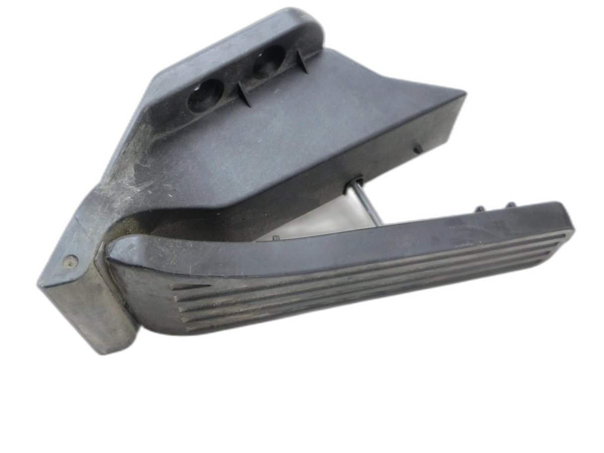 Mercedes W204 S204 C180 11-14 CGI 1,8 115KW Gaspedal Pedal Gaswertgeber  - Bild 1