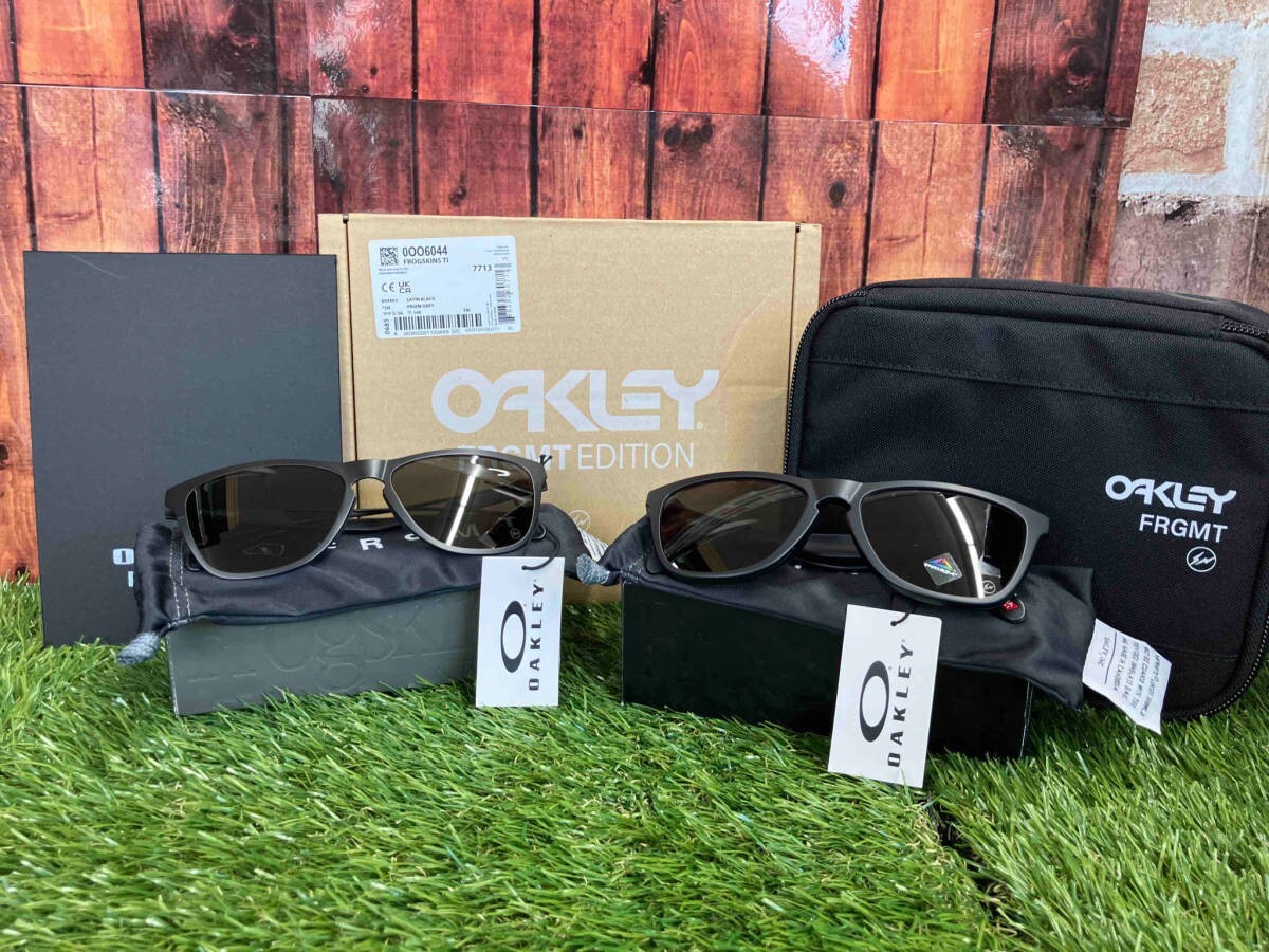 FRAGMENT x OAKLEY/Frogskins/Bundle set/Sunglasses/Satin FRAGMENT x OAKLEY/Frogskins/Bundle set/Sunglasses/Satin