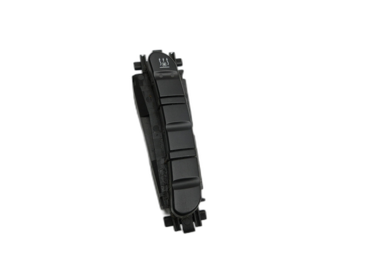 Mercedes W203 C220 01-04 Schalter für Standheizung  - Bild 1
