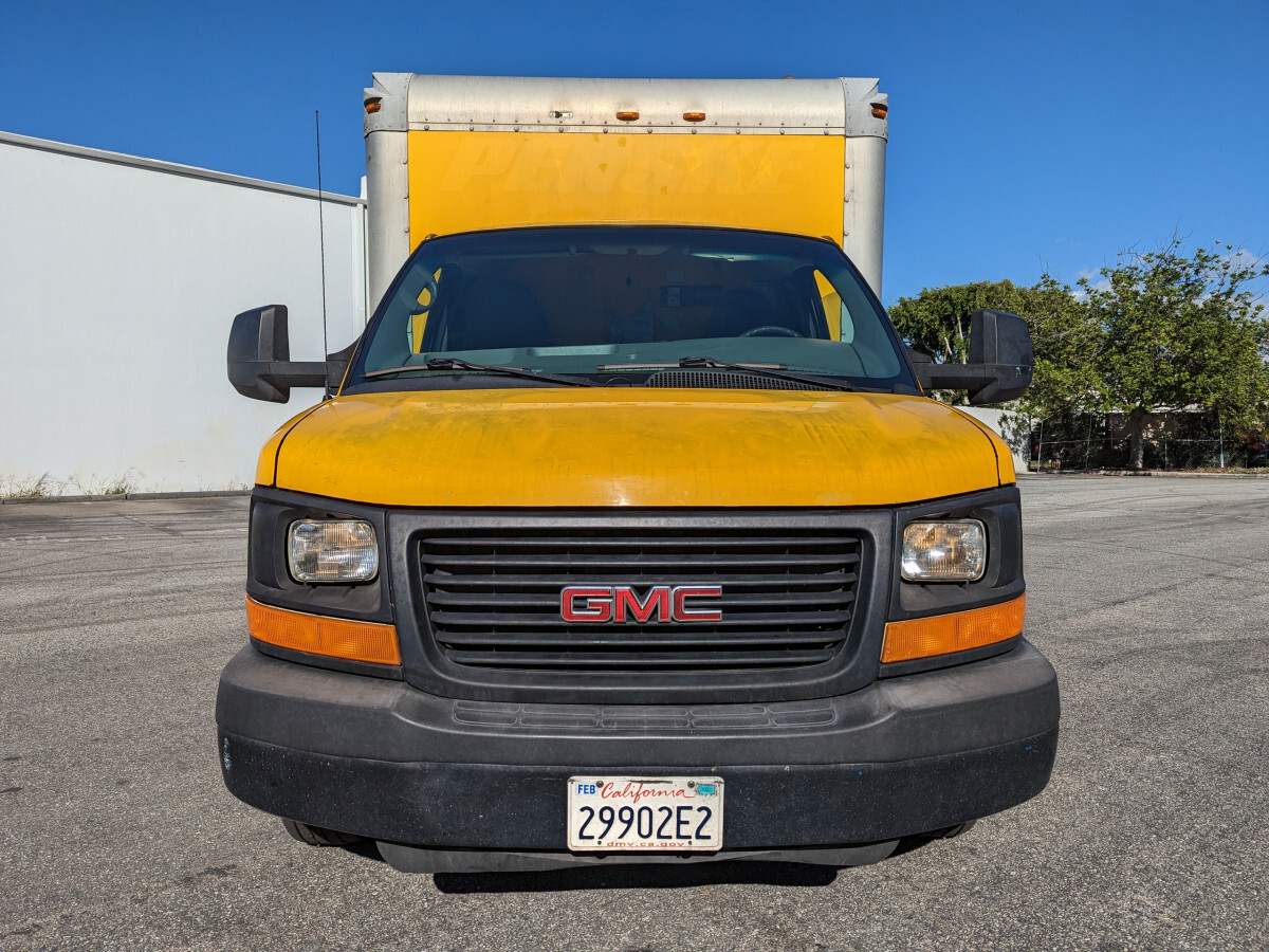 Owner 2013 GMC Savana 3500 16FT Box Truck with Loading Ramp 328624 Miles 6.0L V8