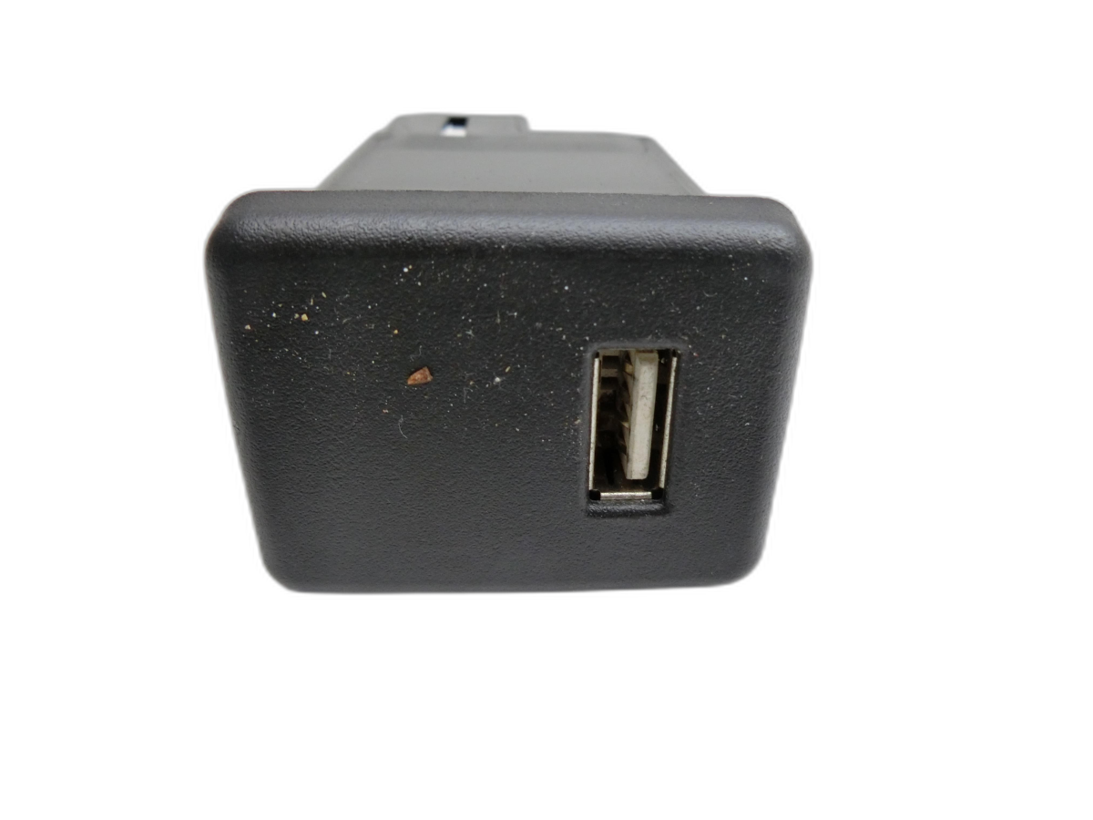 Opel Astra K B16 15-19 USB Buchse Anschluss - Bild 1
