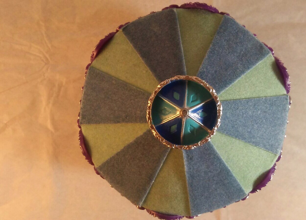 Disney Frozen Mr. Christmas Wind-Up Musical Carousel