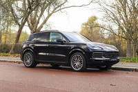 2022 Porsche Cayenne 3.0 V6 E-Hybrid 17.9kWh Platinum Edition TiptronicS 4WD Eur
