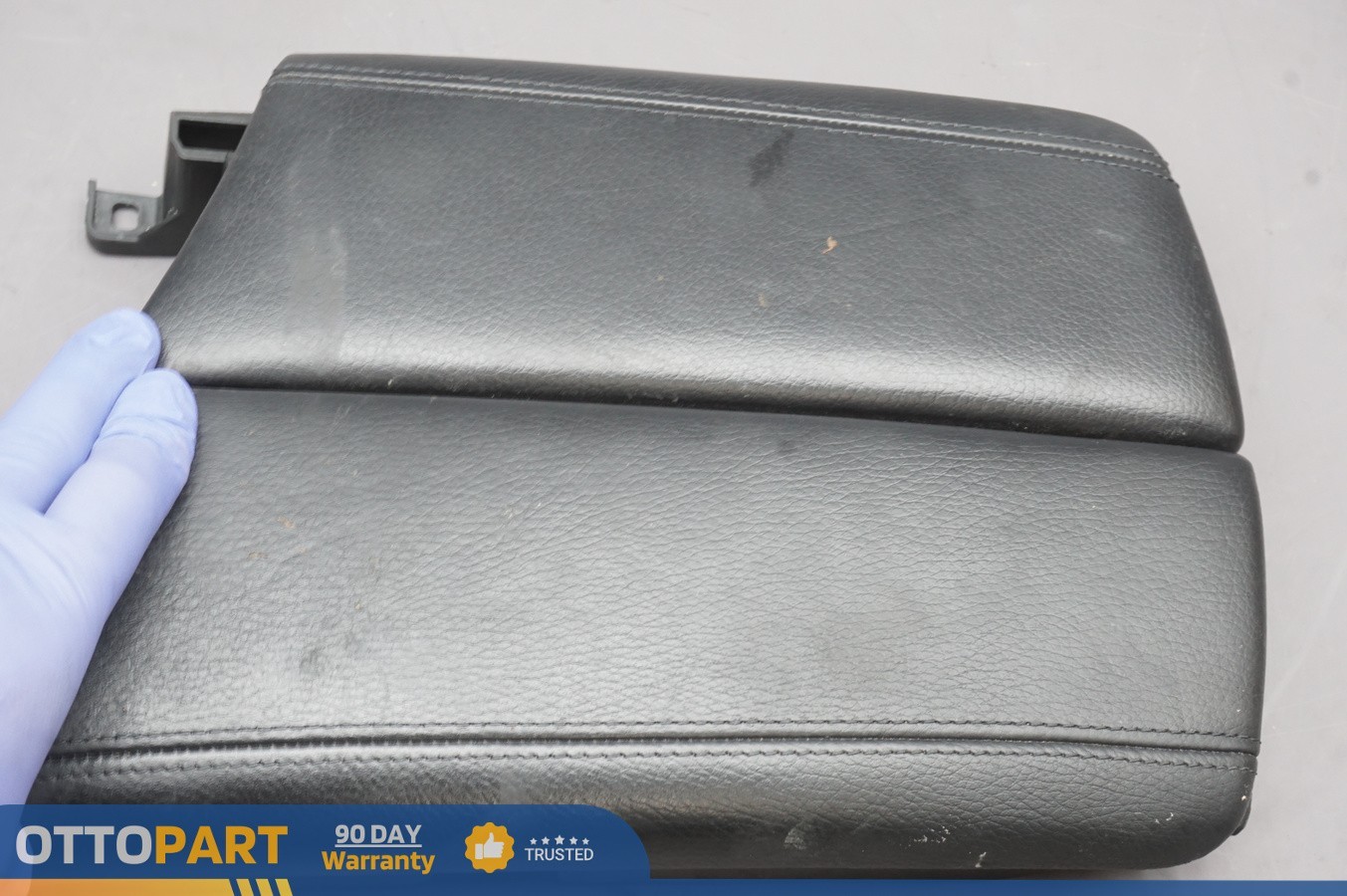 2011-2016 BMW 550i F10 Center Console Arm Rest Armrest Lid Cover Black OEM