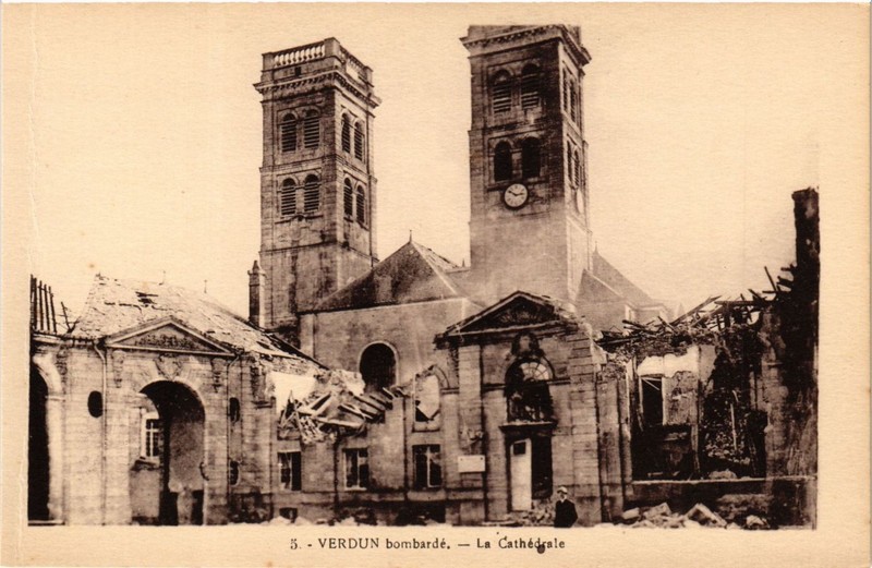 Cpa Militaire Verdun BombardÃ©-La CathÃ©Drale (316164)