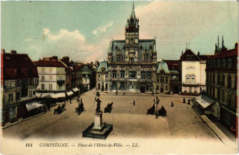 Cpa Compiegne - Place De L'Hotel-De-Ville (1031783)