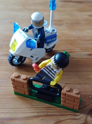 Lego city hotsell crook pursuit