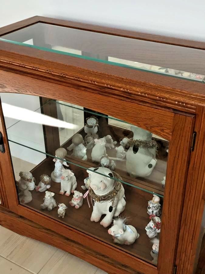 Medium WOOD Tone CURIO Display Cabinet Lighted Glass shelf 32hx30x14 Excellent