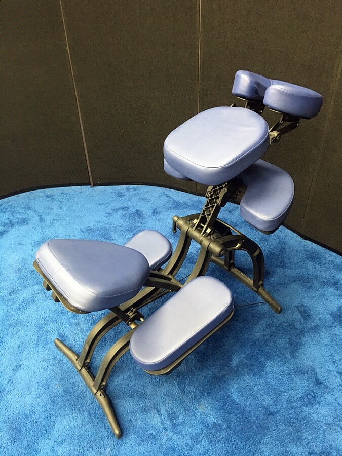 Earthlite Avila II Portable Massage Chair