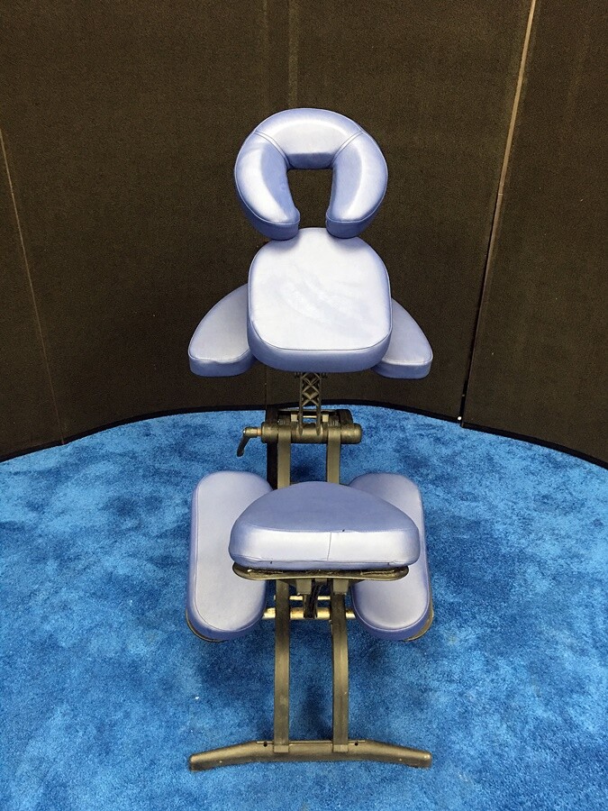 Earthlite Avila II Portable Massage Chair