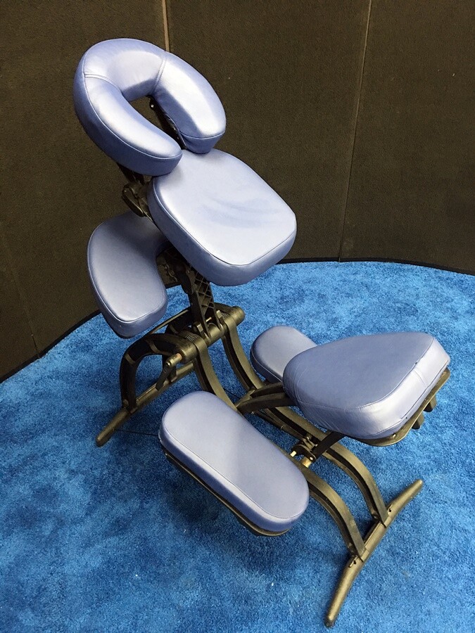 Earthlite Avila II Portable Massage Chair